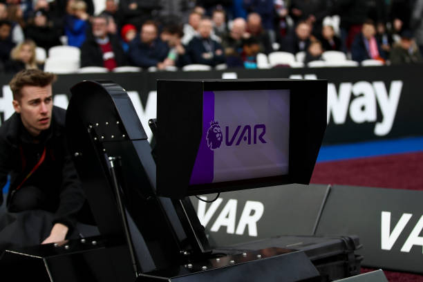 场出示红黄 场出示红黄