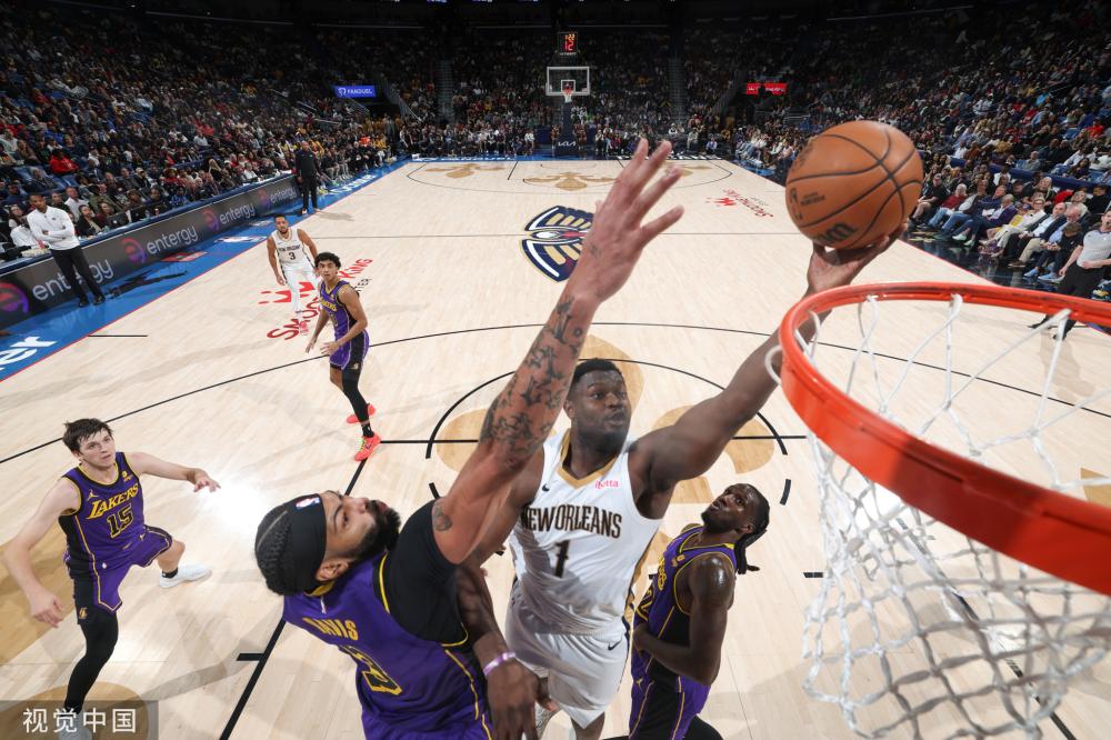 更在其背后 更在其背后